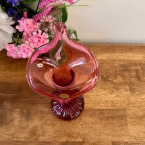 Vintage Cranberry Art Glass Vase – Jack-in-the-Pulpit Shape with Original Canada - Picture 3 of 6